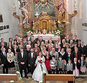 Hochzeitsgesellschaft in St. Leonhard
