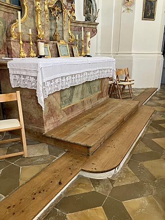 Altarstufen in St. Leonhard