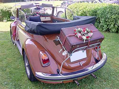 Oldtimer-Käfer vor St. Leonhard Oldtimer-Käfer vor St. Leonhard